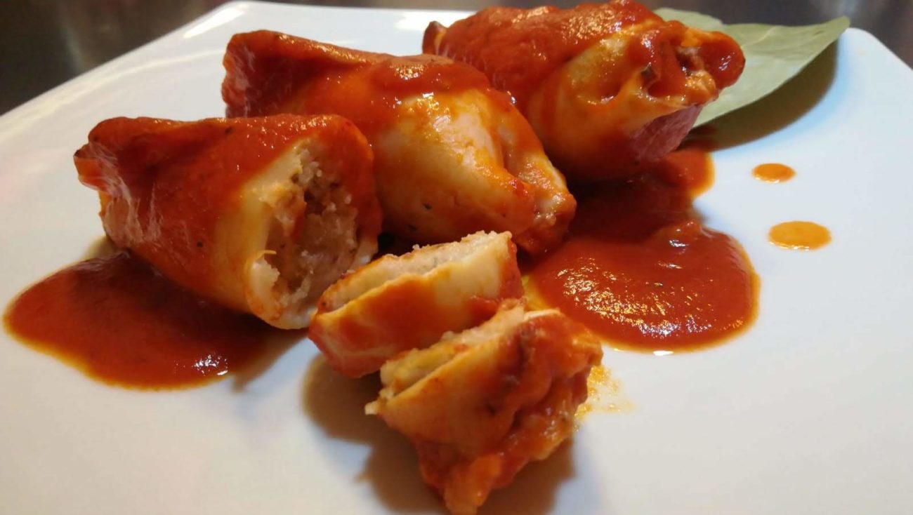 Calamari ripieni affogati nel sugo