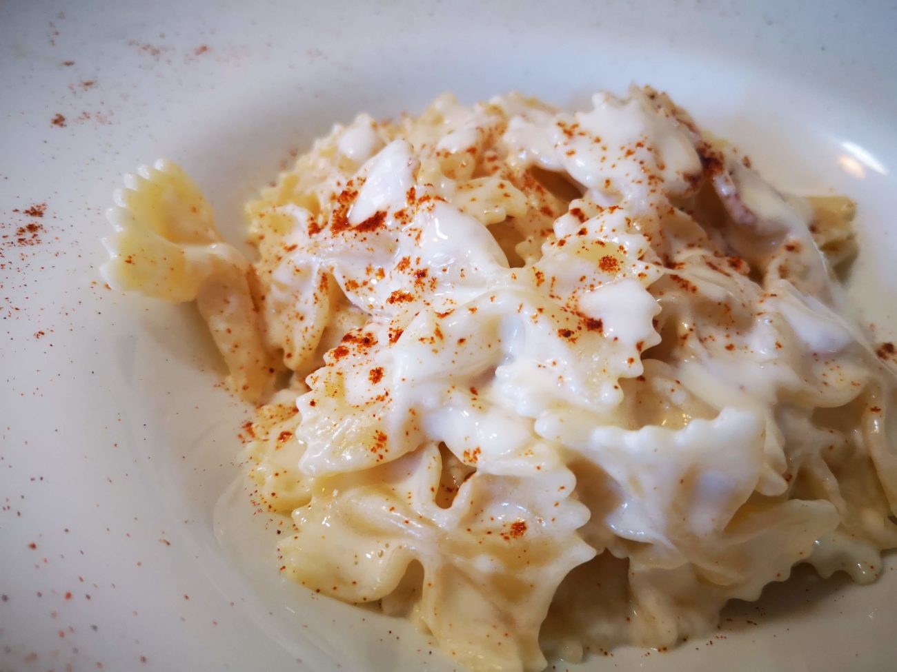 Farfalle ai quattro formaggi e paprika dolce