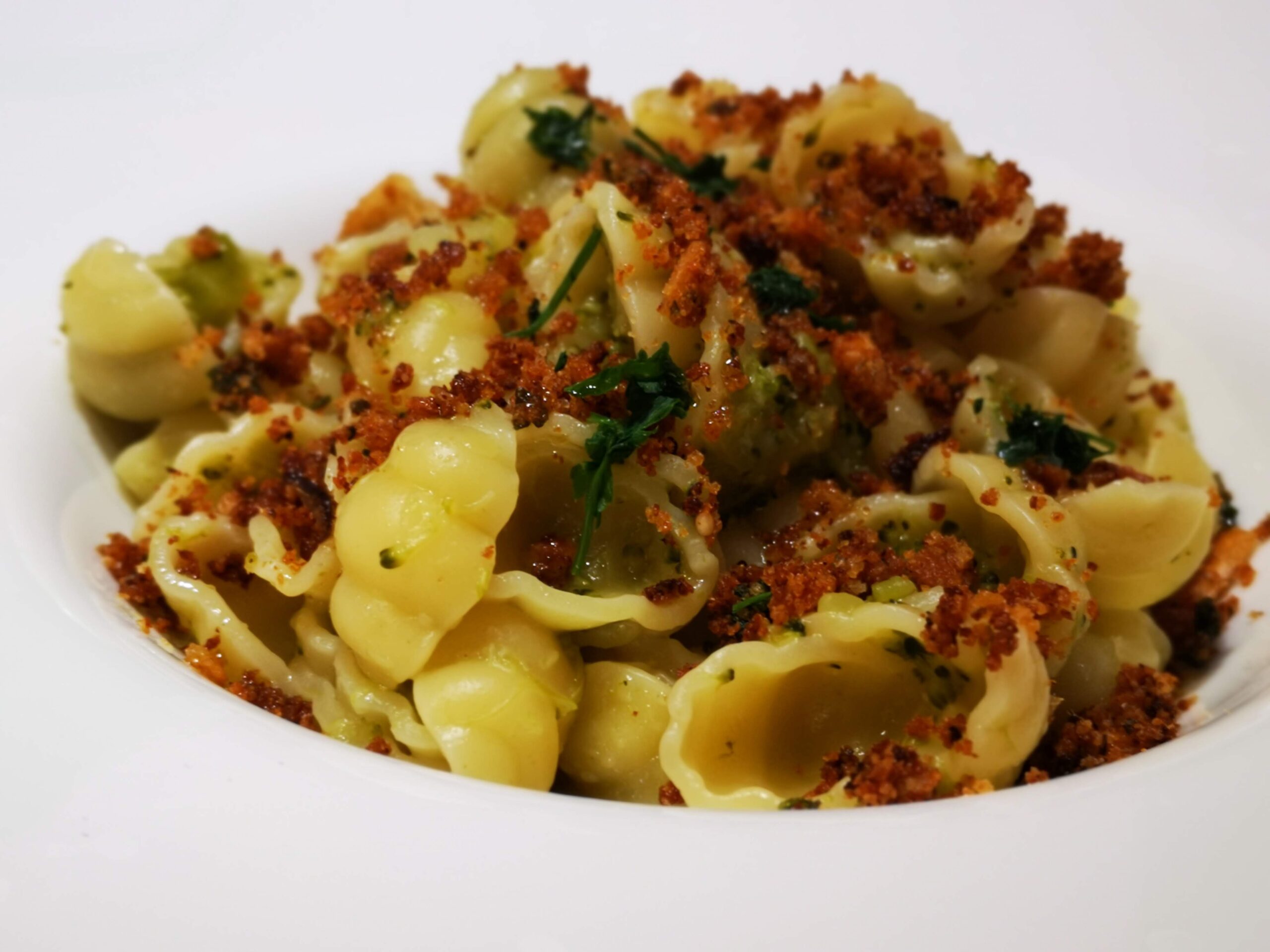 Gnocchetti con broccoli arriminati e mollica saporita