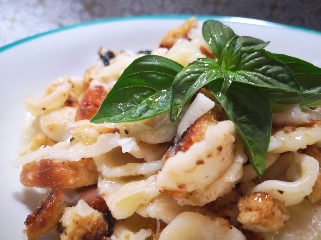 Orecchiette ai pomodori secchi e caciotta dolce