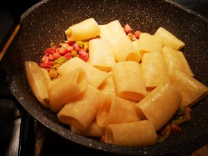 Paccheri ai fiori di zucca e stracciatella