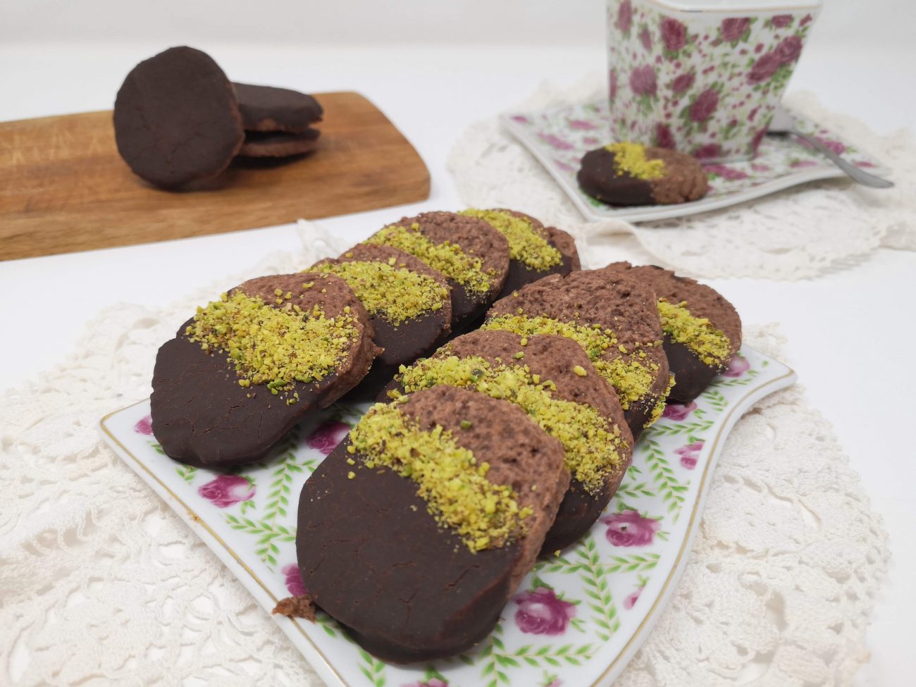 Biscotti dessert al cioccolato e pistacchio