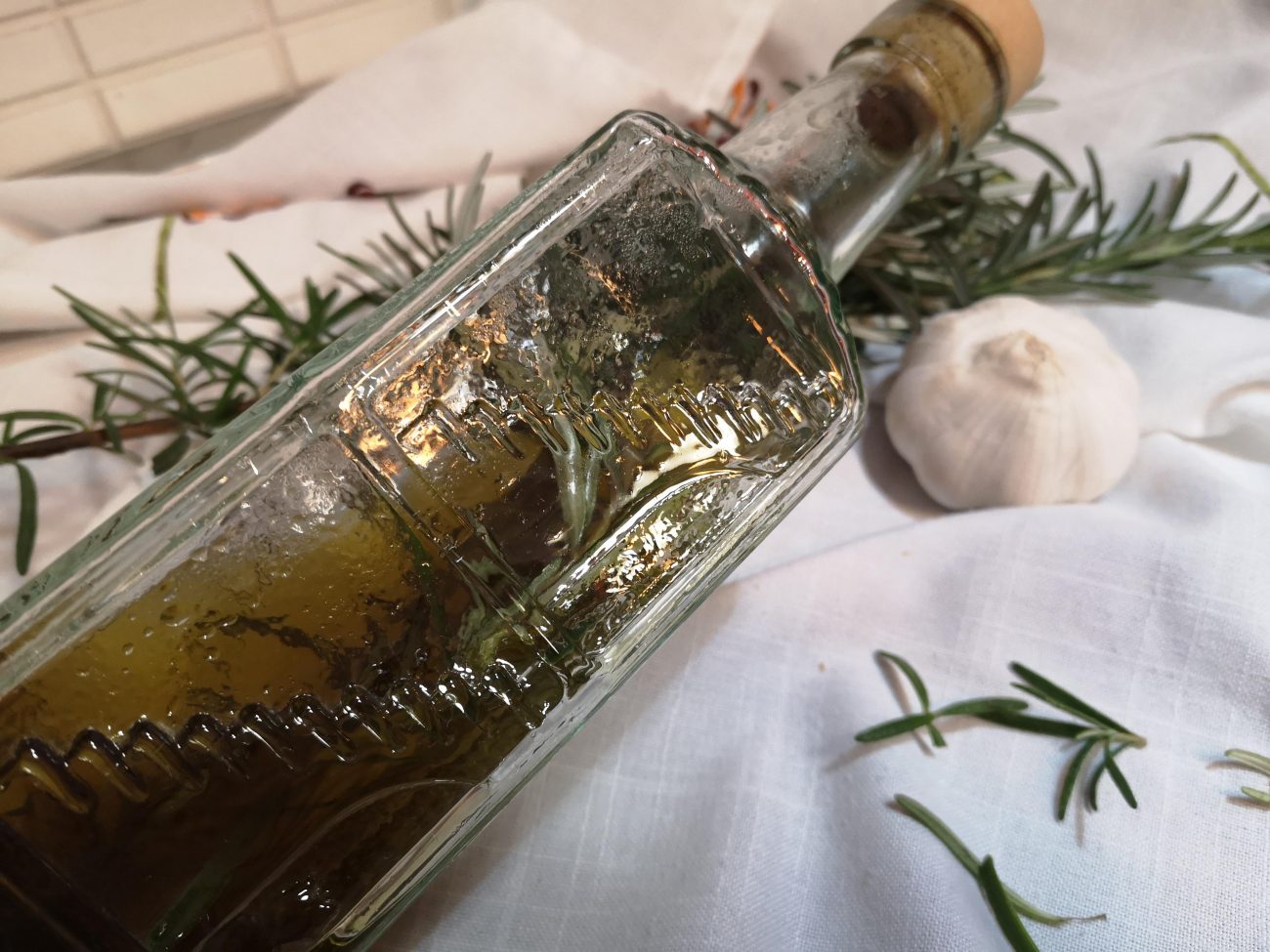 Olio aromatizzato al rosmarino