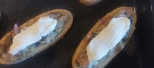 Crostini con crema di melanzane e pancetta