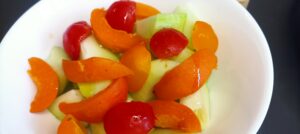 Insalata con albicocche fresche