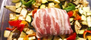 Carrè di lonza porchettata con verdure al forno